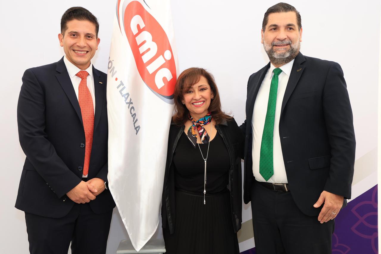 Destaca gobernadora trabajo de la industria de la construcción